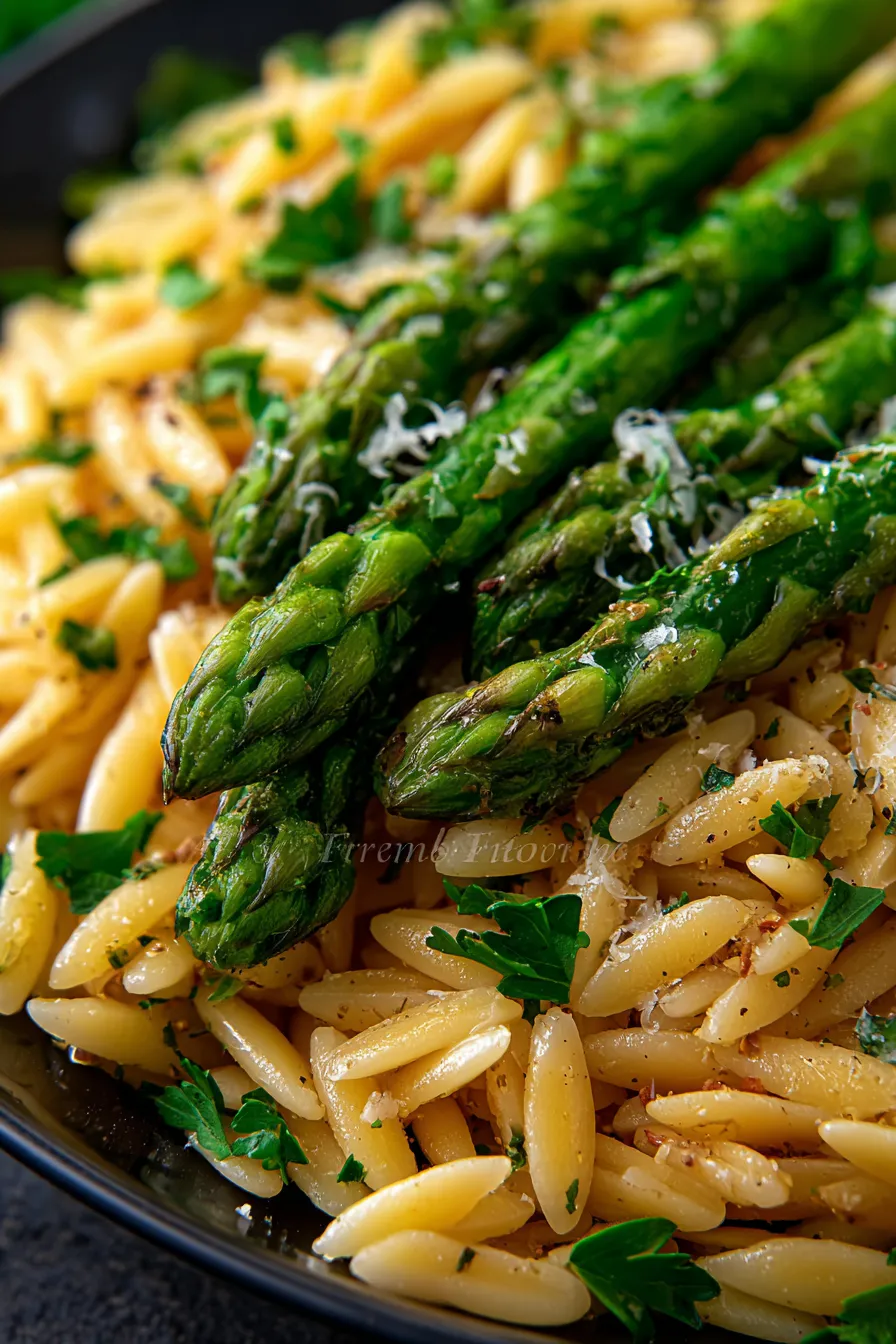 Garlic Butter Asparagus Orzo-serving-fork